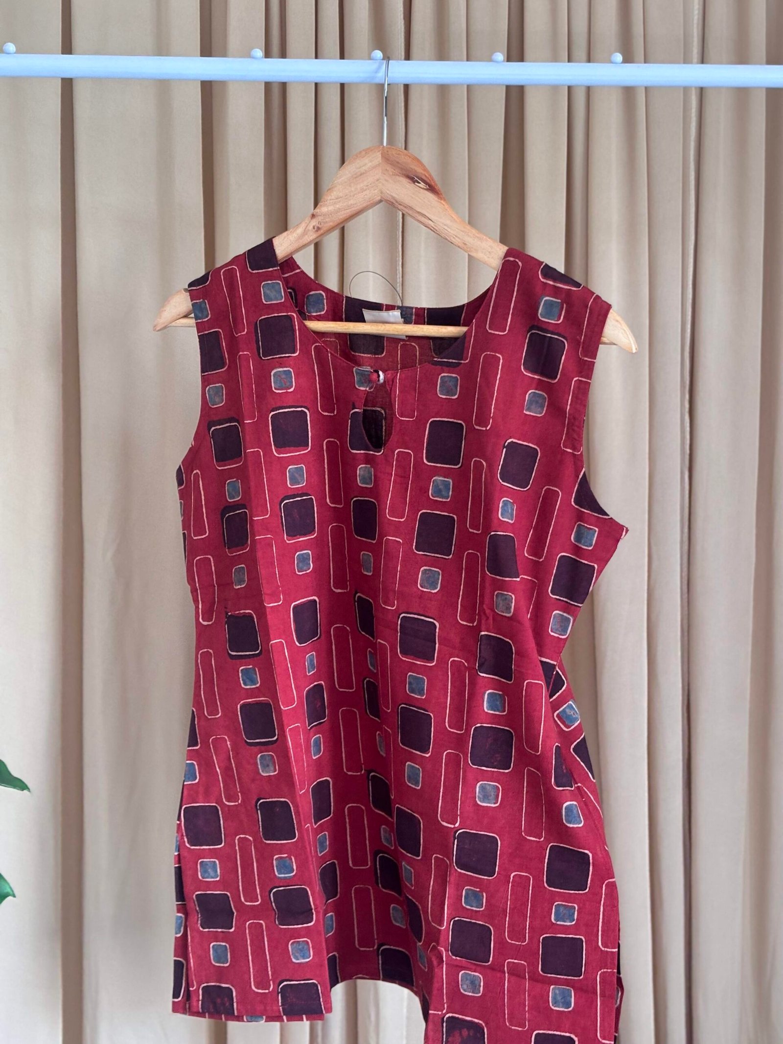 Geometric Crop Top - Image 2